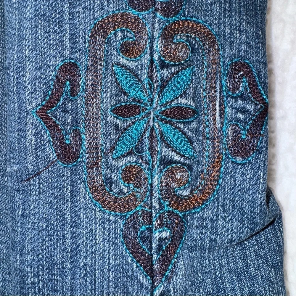 A.M.I. Women’s Bootcut Jeans Size 8 Embroidered Western Boho Denim - Picture 6 of 8